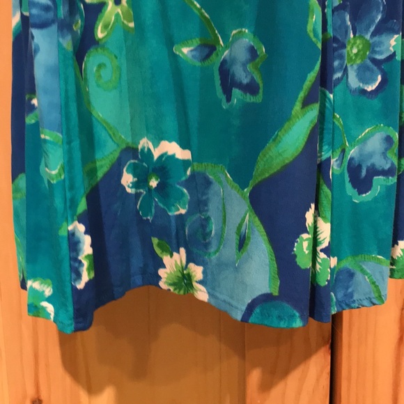 Beautiful colorful Big Hed Hawaiian shift dress. - Picture 4 of 10